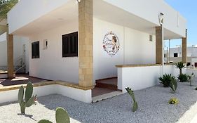 Donna Ginevra Rooms - A soli 300m dalla Spiaggia